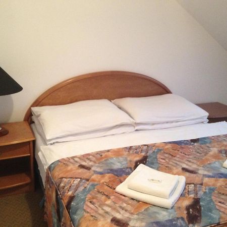 Hotel Chotol Horoměřice Dış mekan fotoğraf