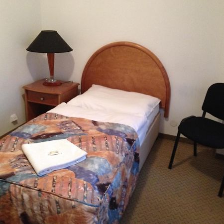 Hotel Chotol Horoměřice Dış mekan fotoğraf