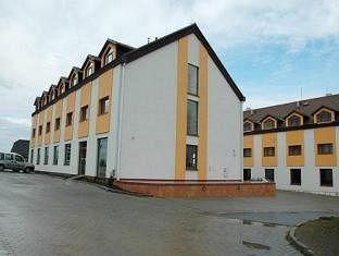 Hotel Chotol Horoměřice Dış mekan fotoğraf