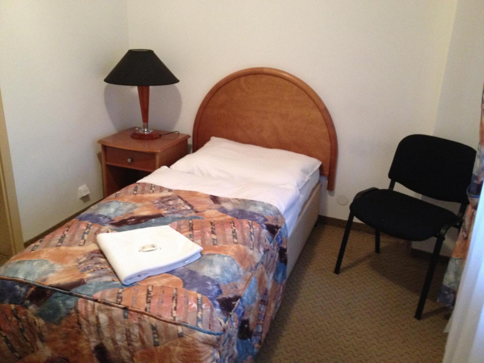 Hotel Chotol Horoměřice Dış mekan fotoğraf