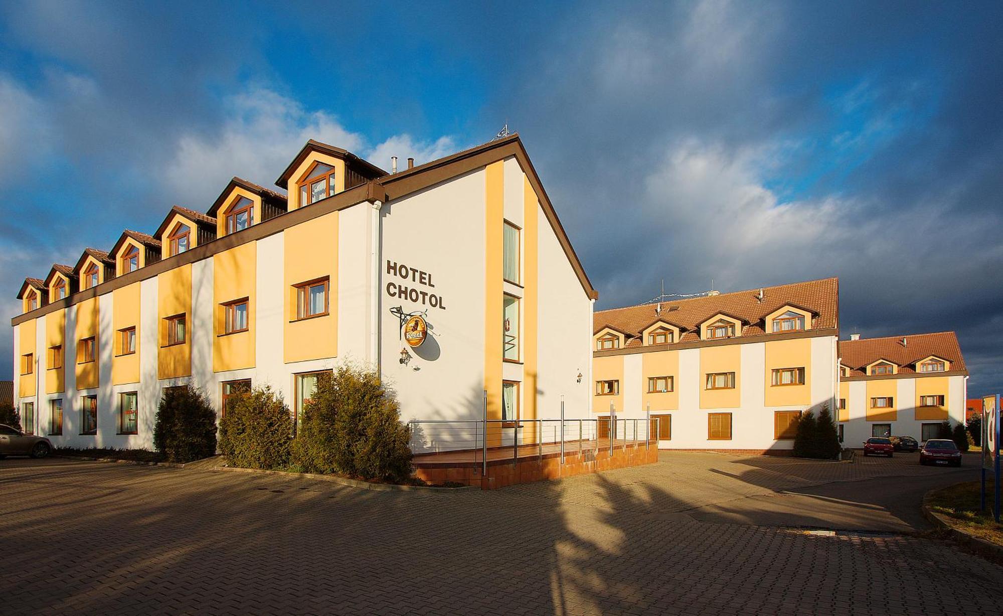 Hotel Chotol Horoměřice Dış mekan fotoğraf