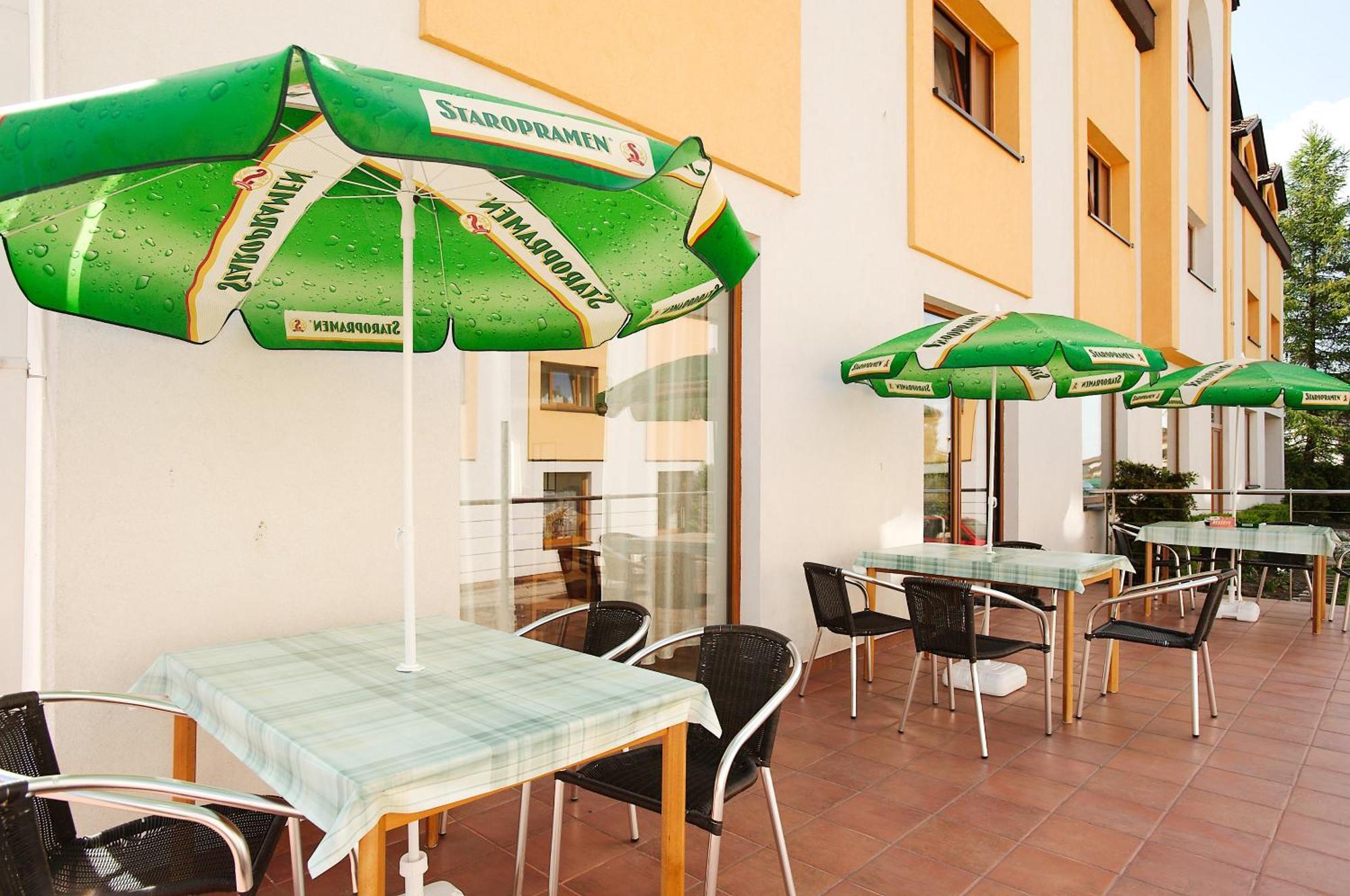 Hotel Chotol Horoměřice Dış mekan fotoğraf