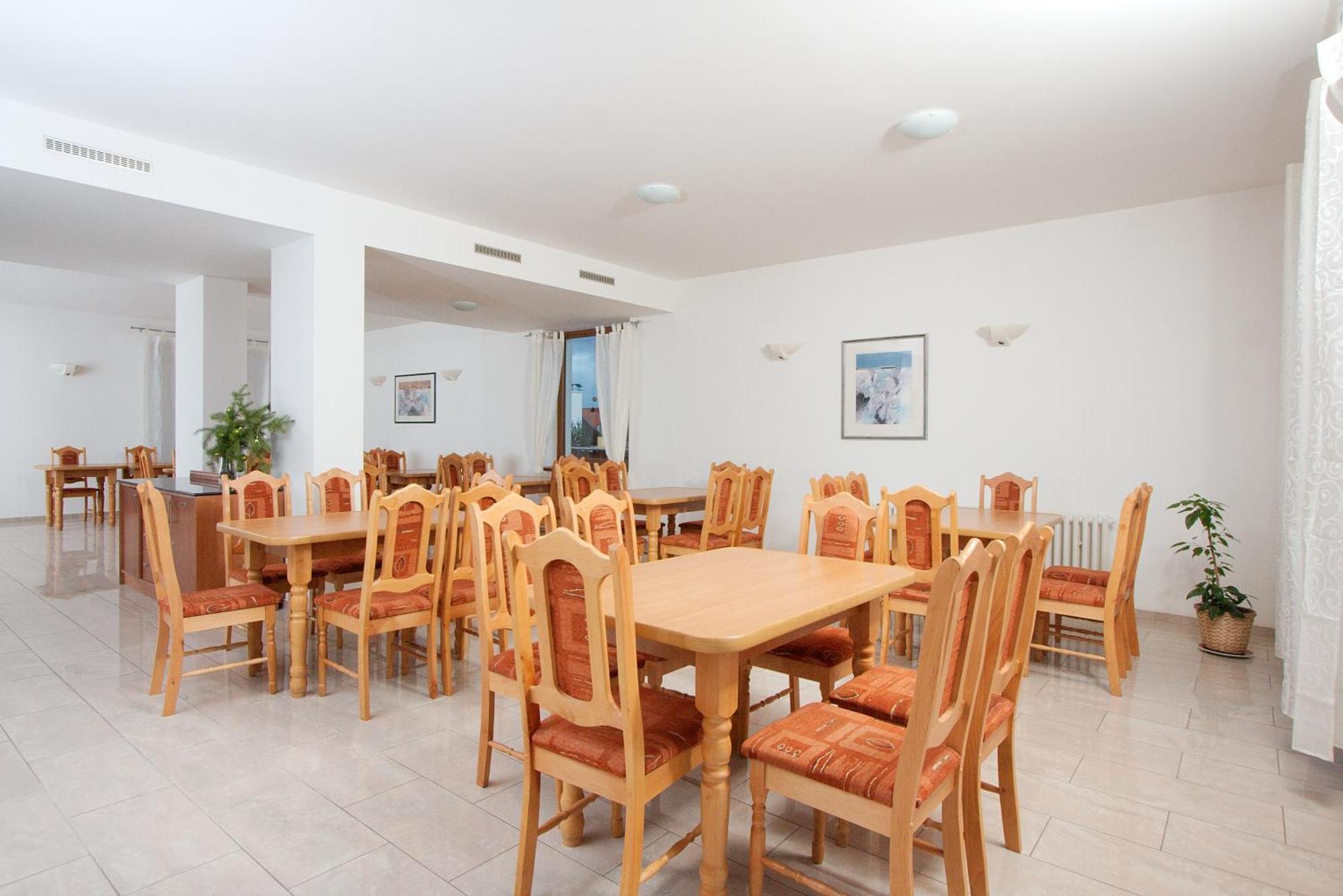 Hotel Chotol Horoměřice Dış mekan fotoğraf
