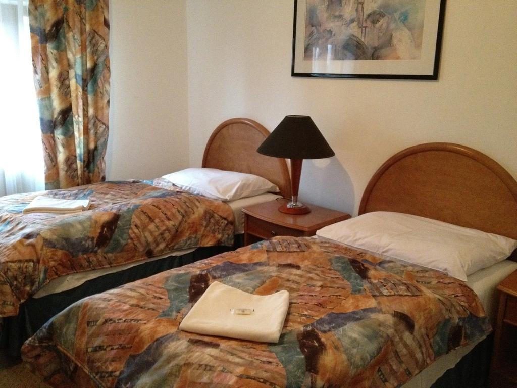 Hotel Chotol Horoměřice Oda fotoğraf